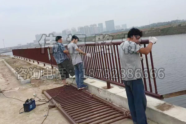 黃驊(huá)港貝殼(ké)湖(hú)公園鐵藝欄杆項目 黃驊港貝殼湖(hú)公園鐵藝欄杆項目